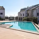 Daire Sunset Bay With Pool In *
