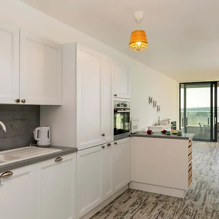 Sunset Bay With Pool In Appartamento Medolino