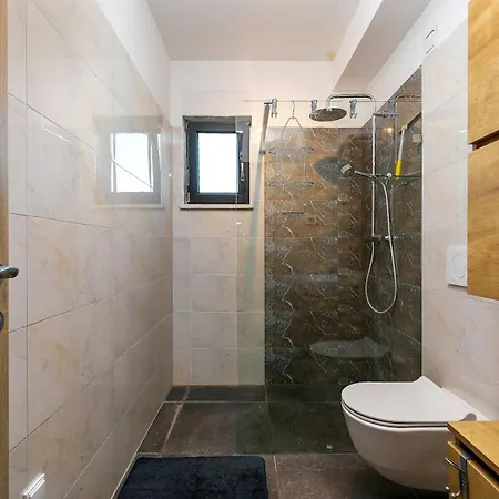 Appartamento Sunset Bay With Pool In Medolino