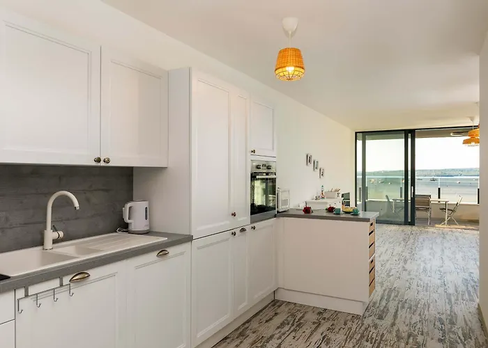 Sunset Bay With Pool In Lejlighed Medulin