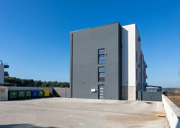 Sunset Bay With Pool In *