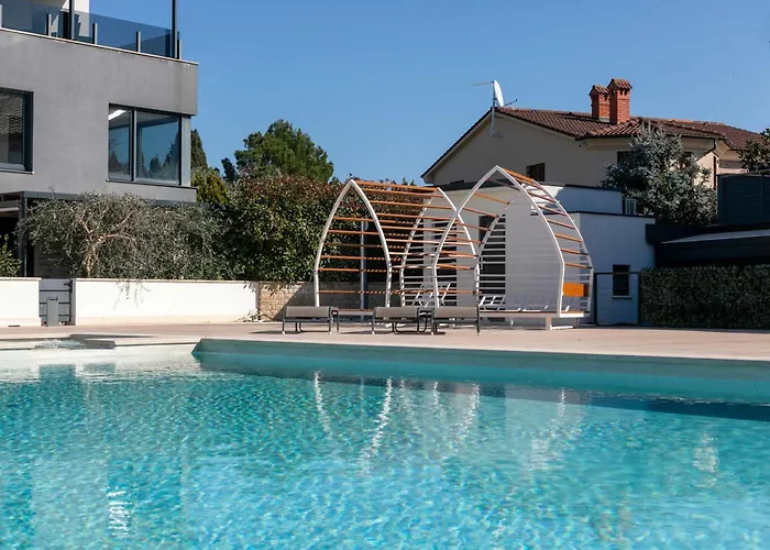 Sunset Bay With Pool In