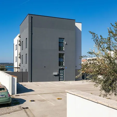 Sunset Bay With Pool In Apartamento Medulin