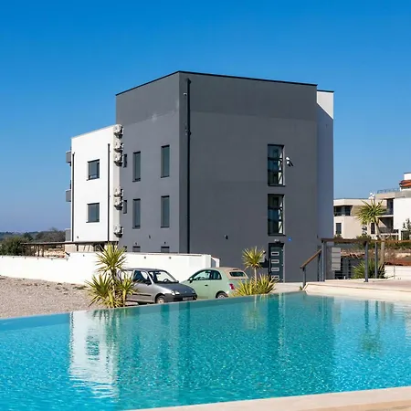 아파트 Sunset Bay With Pool In